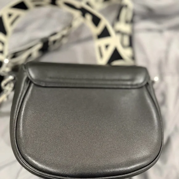 Marc Jacobs Black Crossbody Bag with Bold Strap - Picture 2 of 7